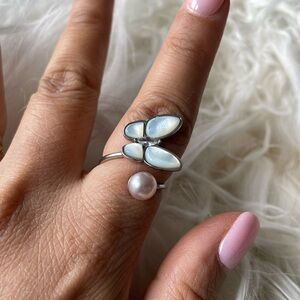 Stunning Mother of Pearl Butterfly Ring 🦋